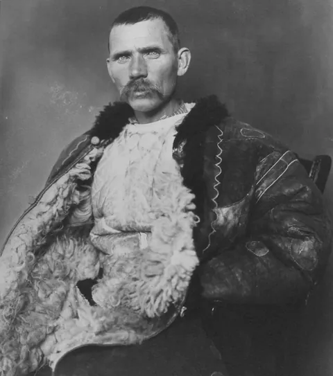 Immigrants arriving in the US through Ellis Island from 1906 to 1914 captured by photographer Augustus Frederick Sherman
