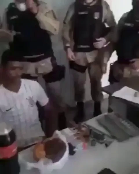 In Brazil you can't be arrested before you're 18, so some super nice guys in uniforms came to sing HAPPY BIRTHDAY to the birthday boy on his 18th birthday