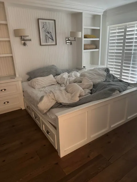 5pm check in at our Airbnb and it was still dirty when we arrived