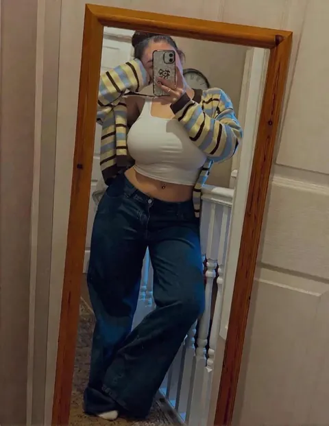 Busty uni girl