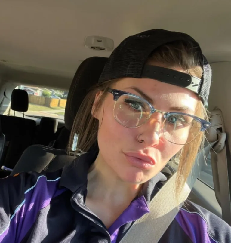 Any real men out there still find an all natural mom hot? 🫣 f25