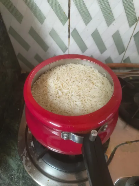 Friends said they'd come by 12:30, then pushed it to 2:30... it's almost 4 and I'm just sitting here with cold food which I cooked all by myself