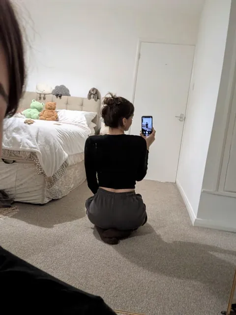 Swipe to undress me (F)29