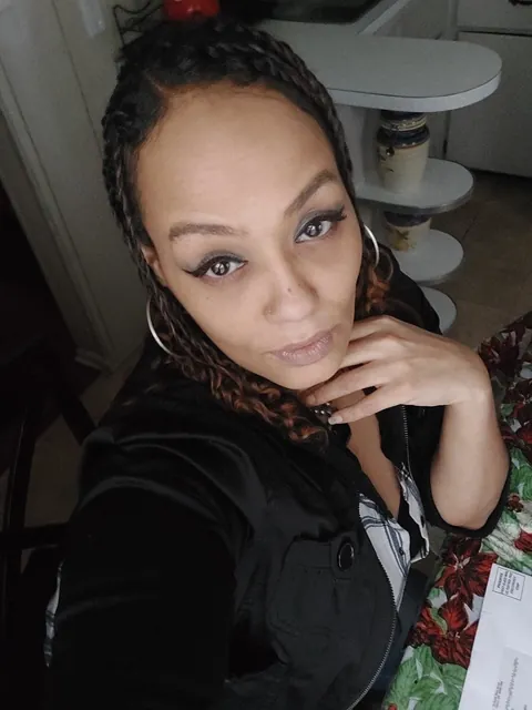 F45, mom of four and a lawyer. I've handled tougher things, so give it your best shot.