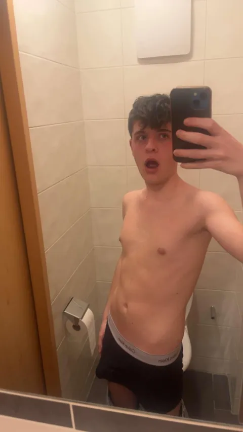 (18) swipe to undress me 👉😜