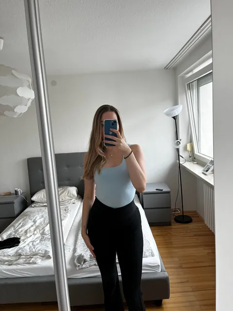 Morgen! Ich frage mich, ob meine Kollegen sich mich nackt vorstellen?💙 (f)