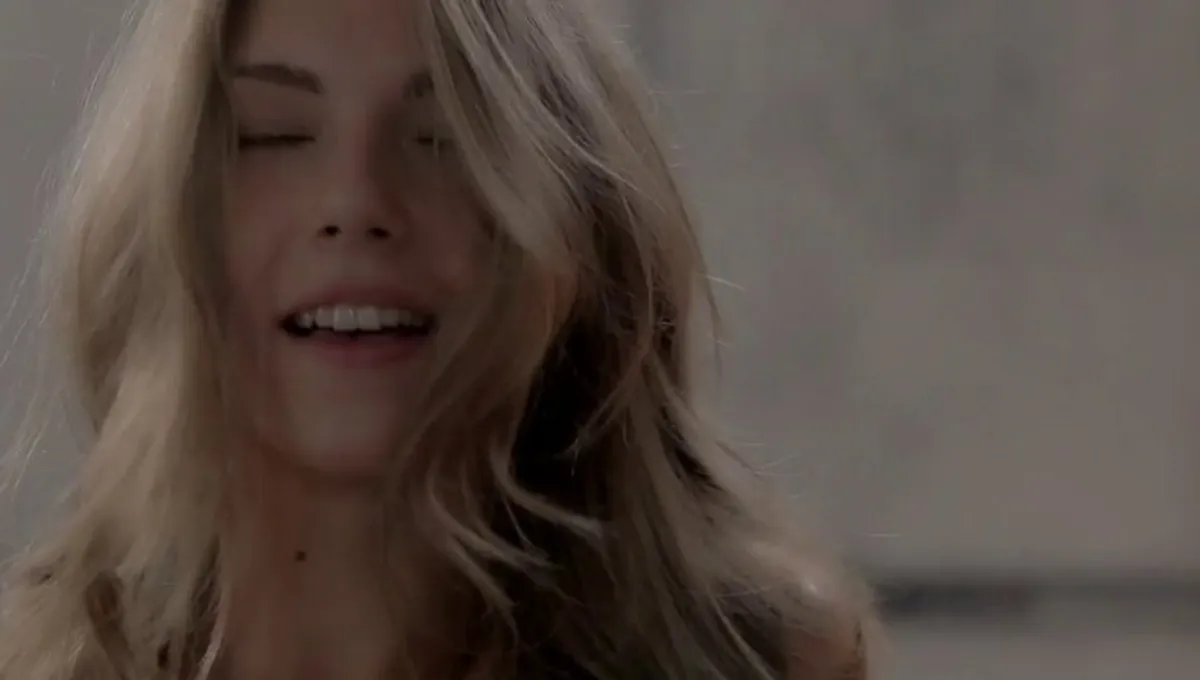 Anjelica's beautiful face as her pussy is eaten (45 seconds, with sound)