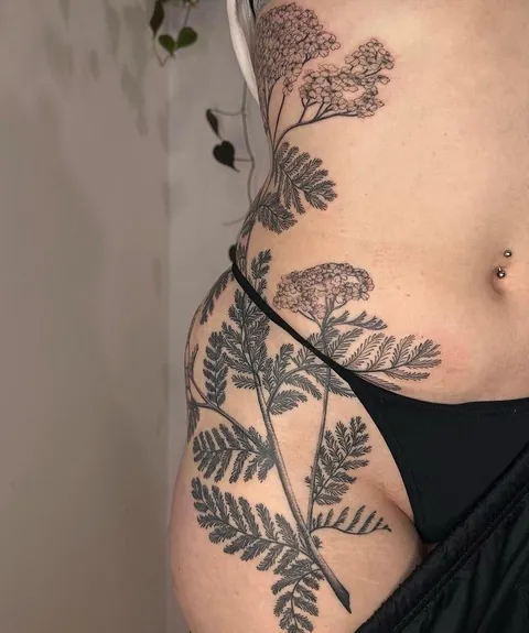 Advice needed: Any fellow fat women with large upper thigh/hip tattoos?
