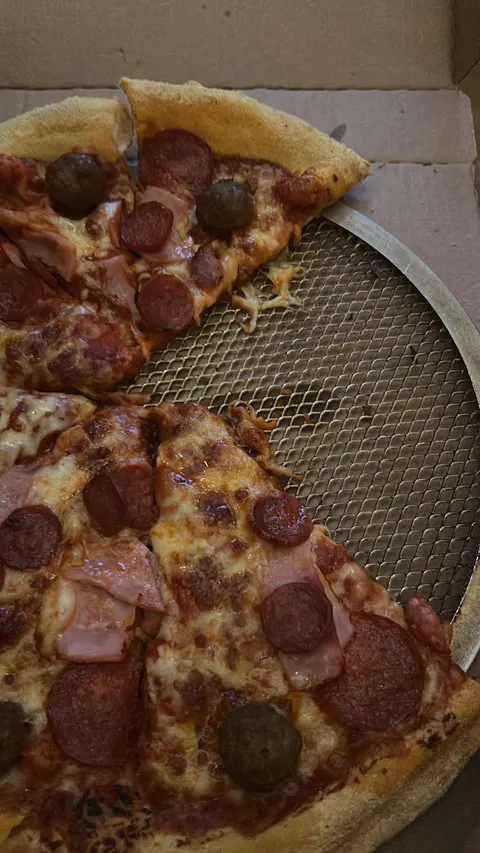 Ordered pizza and the company left the pizza cooker in the box.