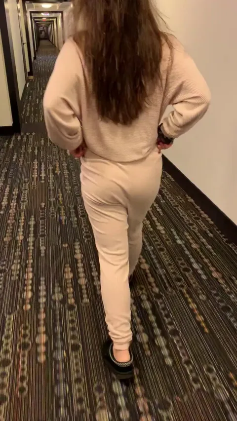 Flashing my ass in the hotel hallway