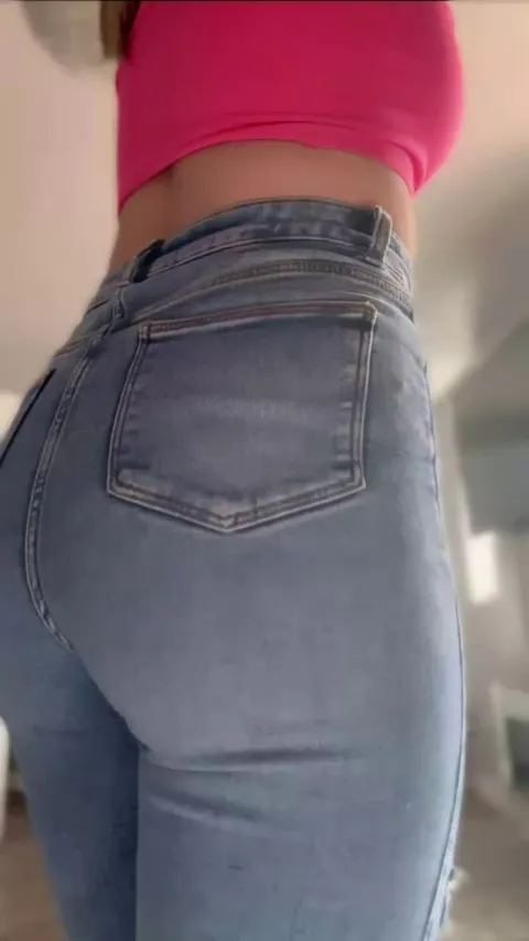 Just a cute English girl who looks good naked