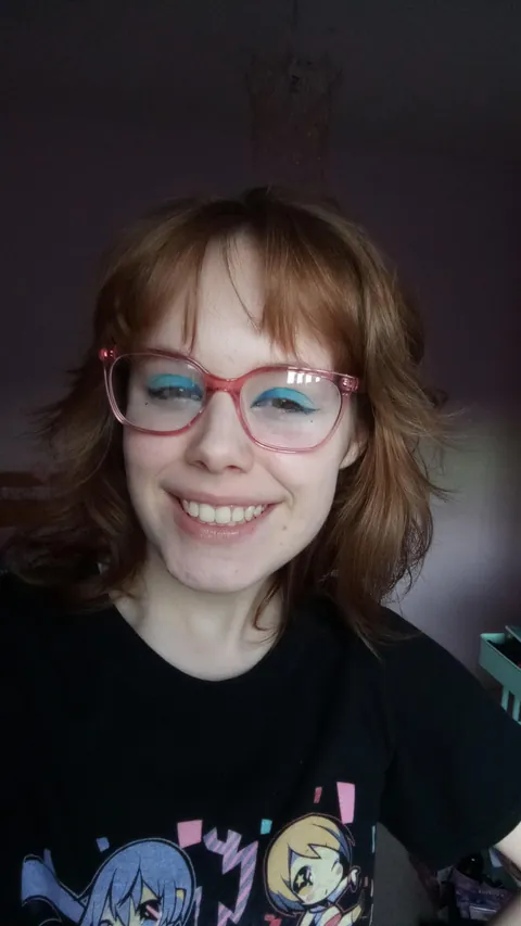 I really like doing colourful makeup, but I just feel like it doesn't suit me?