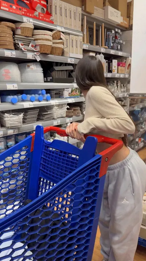 One step, one smile, and a quick surprise between shelves