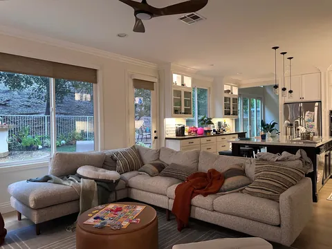 Lazy rainy weekends are a vibe. Finally feels like fall.