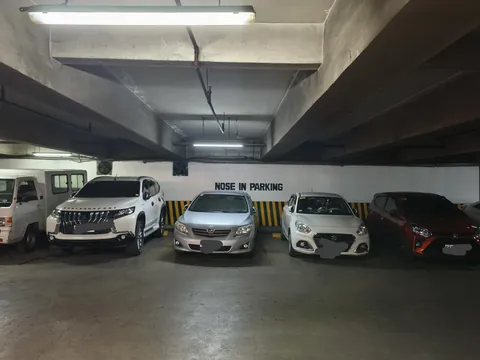 [OC] "Nose in parking"