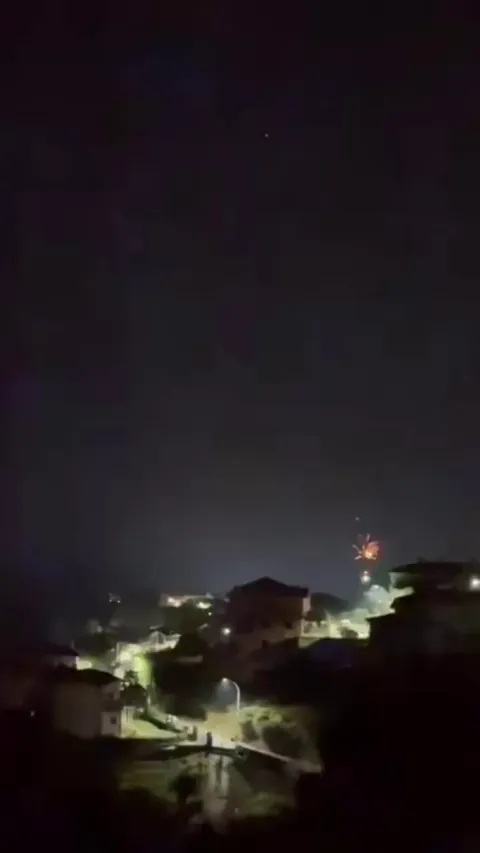 En España tiramos fuegos artificiales mientras el fuego nos arrasa
