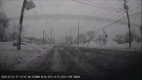 Guy tried his aggressive NJ driving tactics in the snow [oc]