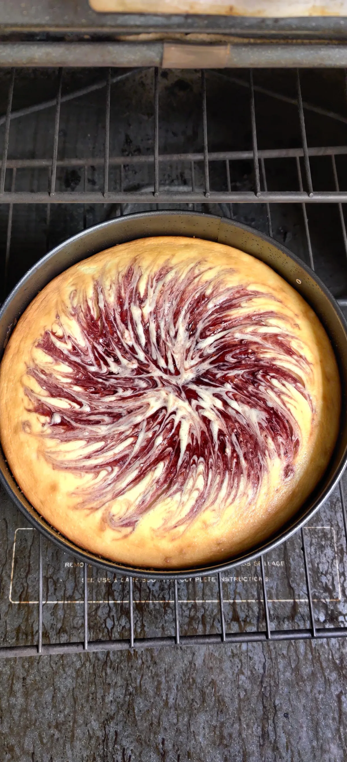 [Homemade] Raspberry swirl cheesecake