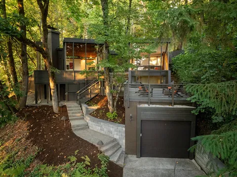 Slope Hideout (Eugene, Oregon, US).