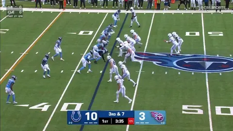 [Highlight] Daniel Jones makes something out of nothing for 17 yards