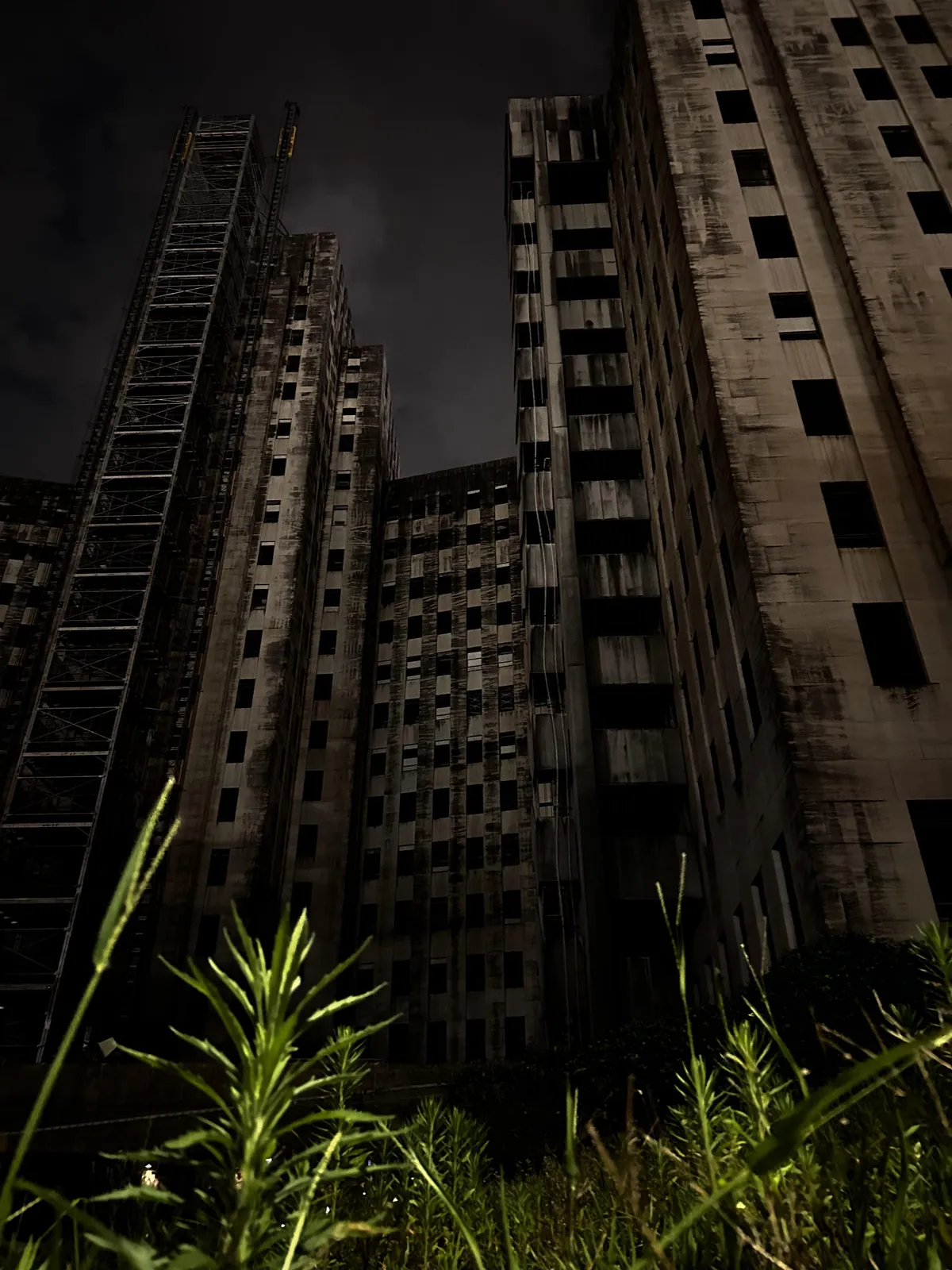 LSU Health Center (aka Charity Hospital) abandoned since 2005. New Orleans, Louisiana [oc]