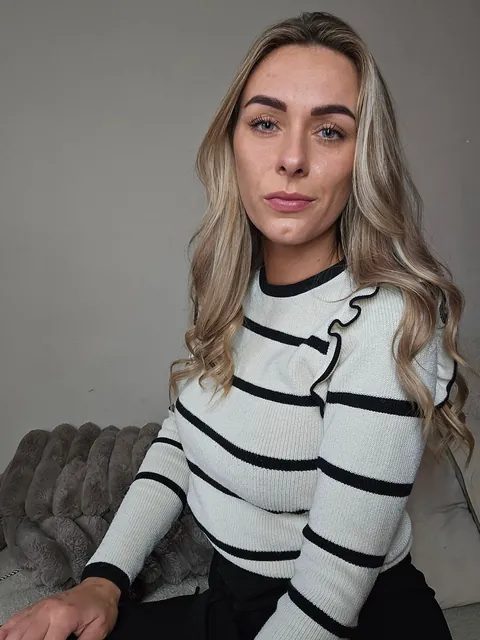 F35 married accountant mom of 3... I have everything I want in my life, but I have a STRONG urge to have an affair with a huge fat cock...