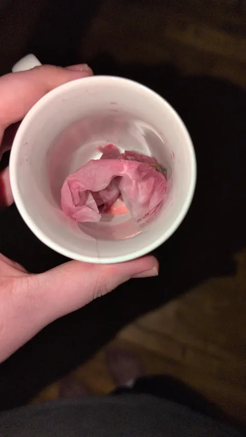 Cleaning my mom wine glasses 11pm 2 days before Christmas while she blame me for "making her a prisonner''