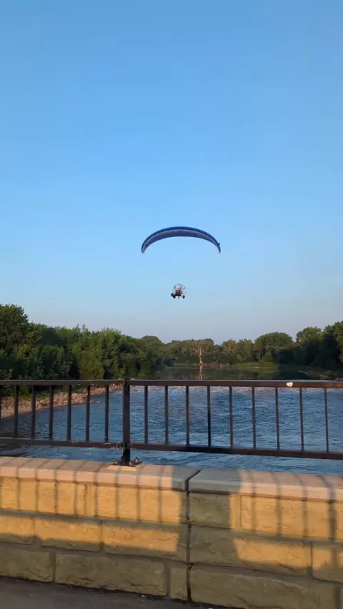 Paramotor pilot hits power lines (pilot survived)