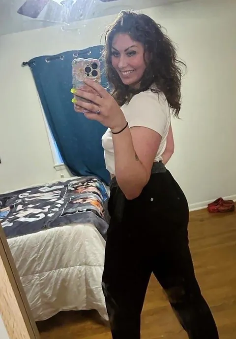 What 2 words popped into your head after seeing my 25 year old mom bod .. f25➡️🤍