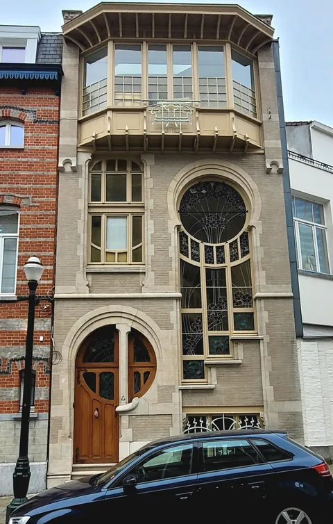 The workshop of master glassmaker Clas Grüner Sterner, also known as the Victor Marchal House-Workshop, located at number 6 Rue du Lac in Ixelles, Brussels, is an emblematic example of the Art Nouveau style in Belgium. [1942x3049][OC]