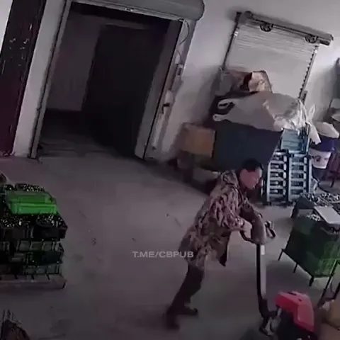 I’m just going to drag this load into the elevator and close the door.