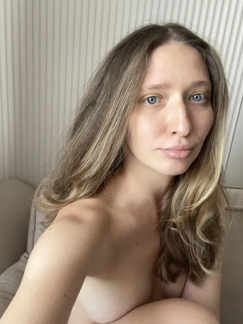 Feeling so classy when I'm nude