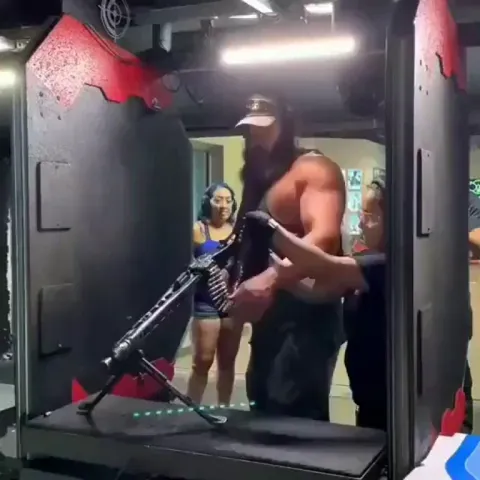 Bro is holding it likes its weighs nothing