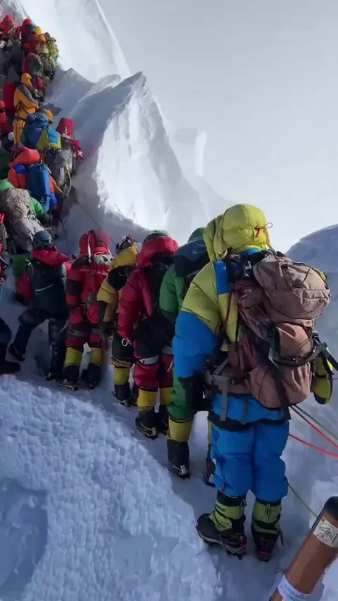 Traffic jam at Mt. Everest
