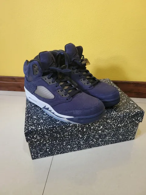 My parents got me my first pair of Jordans for Christmas!! So hyped about these!! 