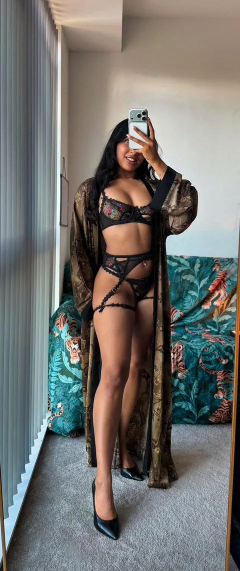 [F] Proof that Desi girls do it better 🖤