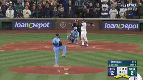 Eugenio Suárez gives the Mariners the lead with a GRAND SLAM! His second homer of the night!