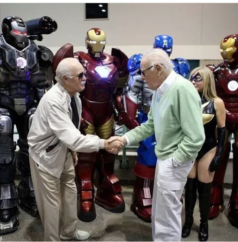 PsBattle: Stan Lee meeting Stan Lee