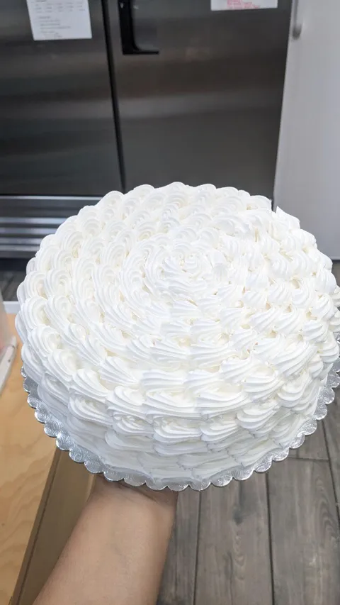A customer of ours asks for shell trimming all over his cake cause he loves icing