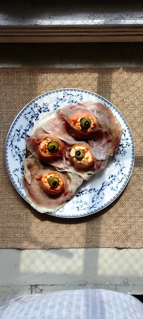 [homemade] skin and eyes antipasto toast