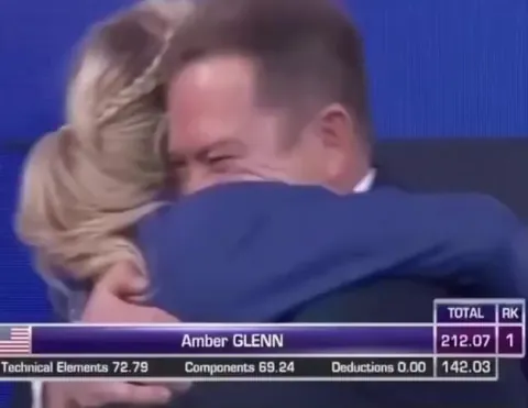 Japanese figure skaters do opponents' celebration to congratulate her on winning the competition. Humanity should be exactly like this.