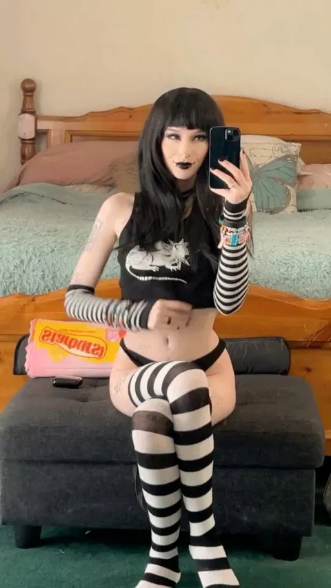 Emo girls were made to be bred by the nerds