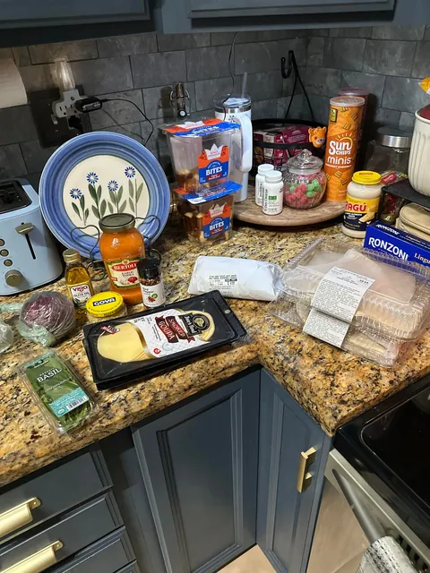 [Homemade] First time making pizza