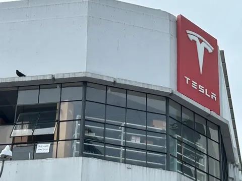 Sign from employees at Tesla dealership: "We Hate Him Too"