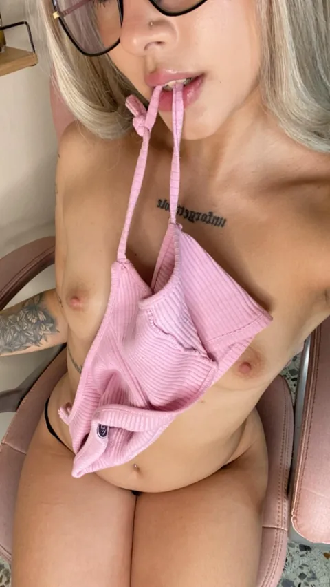 It's my first time here, and I'm so excited [F]18