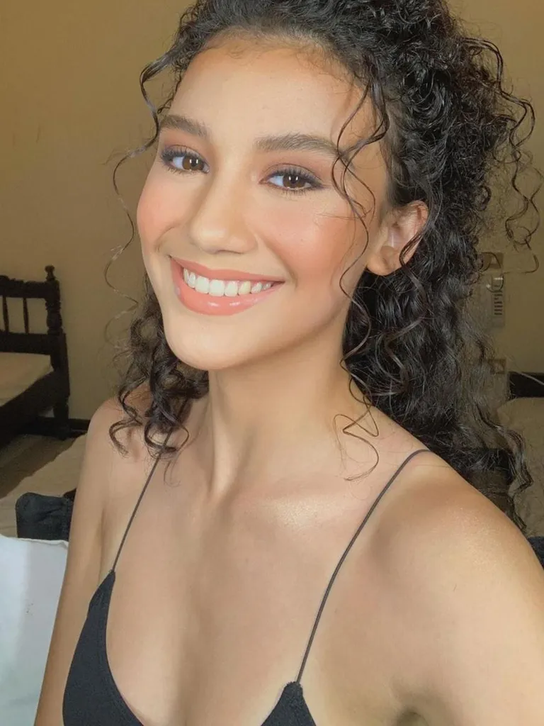 Warm glam for tonight! First time trying a light nude lipstick and I'm loving it