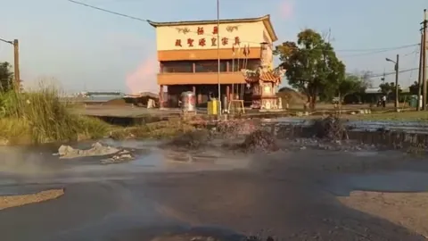 Minor eruption of Wandan mud volcano in southern Taiwan