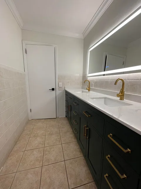 Upgraded bathroom from single to double vanity