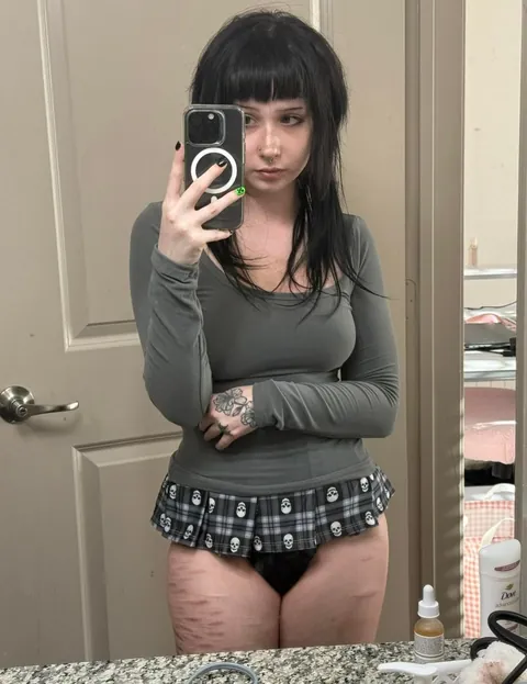 Goth girl with a breeding kink