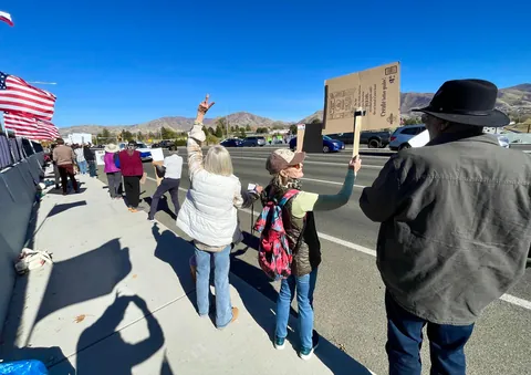 "FUND SNAP!" Overpass Protest - SLC 11.8.2025 [OC]